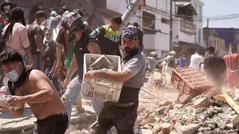 Newshour, Search for survivors after Colombia earthquake