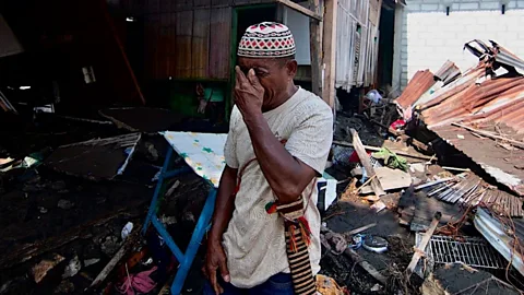 Global News Podcast, Indonesia earthquake: rescuers search for survivors