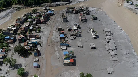 Global News Podcast, Fears of more mudslides in Nepal as death toll mounts