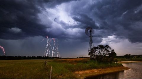 Deadly 'thunderstorm asthma' kills four in Melbourne