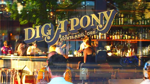 Portland, Oregon, Dig A Pony