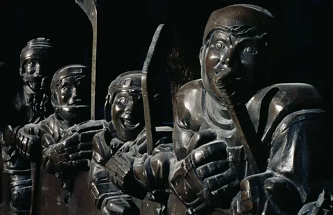 Detail of sculptures outside the Hockey Hall of Fame (Corey Wise/LPI).