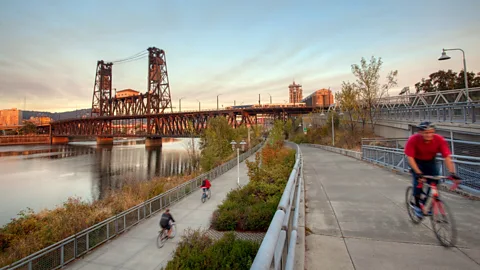 Biking along the Willamette River, Oregon