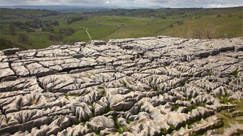 Cabhsair clach-aoil sna Yorkshire Dales