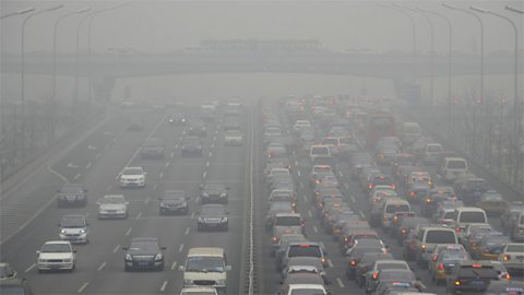 Càraichean ann an Sìona a' strì ri truailleadh èadhair