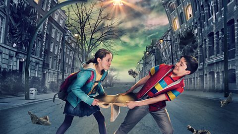 Dau actor ifanc yn tynnu yr un llyfr i hyrwyddo cynhyrchiad Here Be Monsters