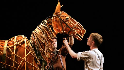 Perfformiad o War Horse, National Theatre