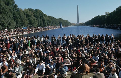 Large crowd at the Washington monument