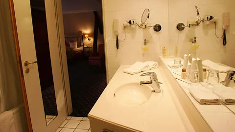 Study Finds That Bathroom Sink Is The Dirtiest Part of Hotel Room