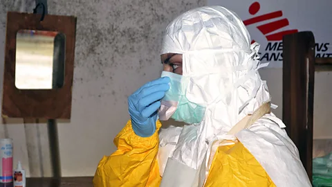 Ebola: How easily do germs spread on planes?