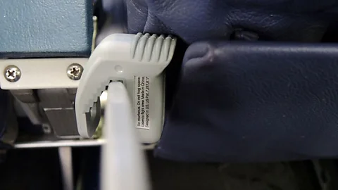 The Knee Defender prevents the seat in front from being reclined (Knee Defender/Gadget Duck)