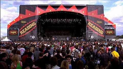 BBC Three - The Secrets of Everything, Can a crowd of jumping festival-goers  create an earthquake?