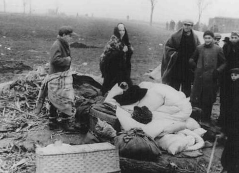 Jewish refugees with their belongings in the Sudetenland. 