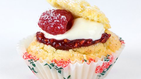 Raspberry cream cup cake