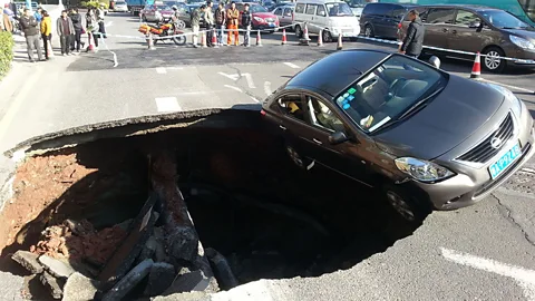 Sinkholes: Can we forecast a catastrophic collapse?