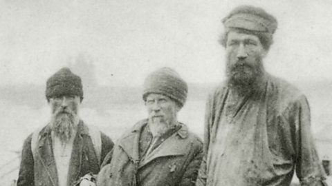 Photo of Russian ship workers, around 1900.