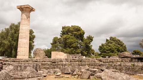 A photo of the ruins of the Temple of Zeus. 