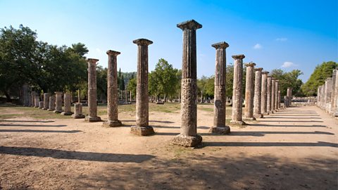 A photo of the remains of columns along the Palaestra.