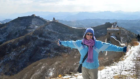 Rebecca Isaak Posing in front of the Great Wall of China (Credit: Rebecca Isaak)