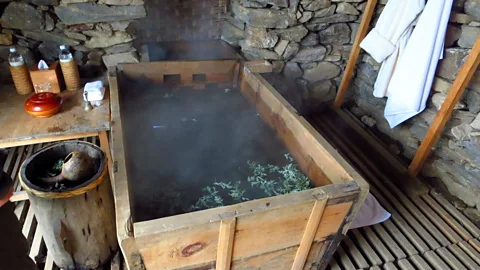 Adam H Graham The hot stone bath at Amankora Gangtey (Credit: Adam H Graham)
