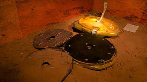Mike Peel/Wikimedia Commons/CC BY-SA 4.0 Beagle 2 failed to activate on landing - but could it be rebooted in years to come? (Credit: Mike Peel/Wikimedia Commons/CC BY-SA 4.0)