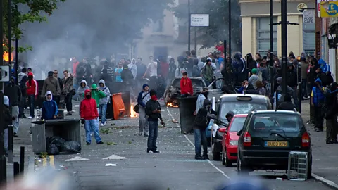 AFP/Getty Images Police face off against a mob after a number of cars are set on fire in Hackney, north London during the British capital's riots(Credit: AFP/Getty Images)
