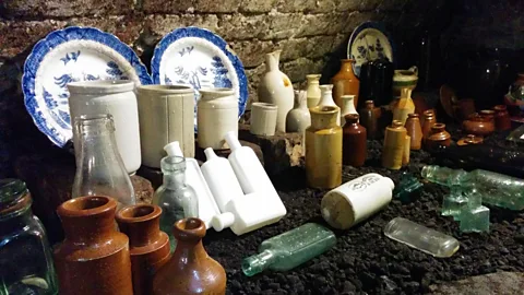 Chris Baraniuk Some of the artefacts found by the volunteers (Credit: Chris Baraniuk)