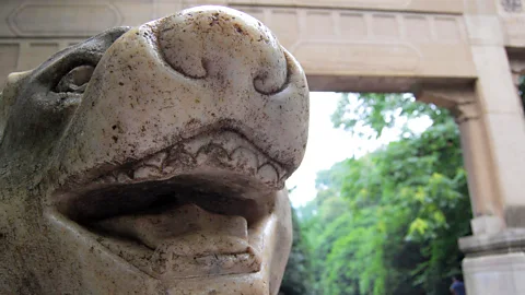 Juan Luis/Flickr/CC BY-SA 2.0 Fierce carvings outside the Sun Yat-sen mausoleum (Credit: Juan Luis/Flickr/CC BY-SA 2.0)