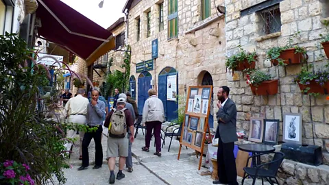 Ricardo Tulio Gandelman/Flickr/CC-BY-20 Modest galleries in the streets of Tzfat (Credit: Ricardo Tulio Gandelman/Flickr/CC-BY-20)