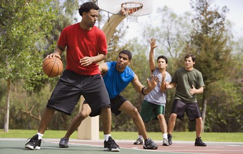 Basketballer communicates with non-verbal hand signals