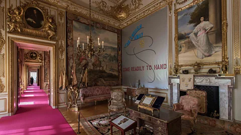 Hugo Glendinning/Courtesy of Blenheim Art Foundation Laurence Weiner’s conceptual, text-based artworks are currently on display at Blenheim Palace in Oxfordshire (Credit: Hugo Glendinning/Courtesy of Blenheim Art Foundation)