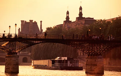 D Degnan/ClassicStock/Alamy A bridge over the Seine (Credit: D Degnan/ClassicStock/Alamy)