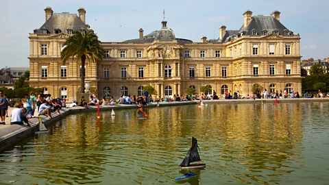 Andre Lebrun/Age Fotostock/Alamy The fountain in the Jardin du Luxembourg (Credit: Andre Lebrun/Age Fotostock/Alamy)