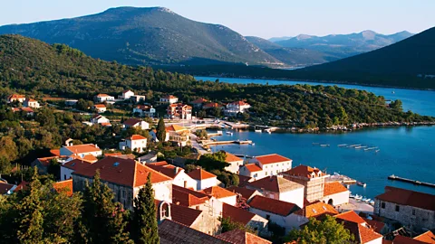 Angus McComiskey/Alamy Surrounded by 14th-century walls, Mali Ston is famous for its oysters (Credit: Angus McComiskey/Alamy)
