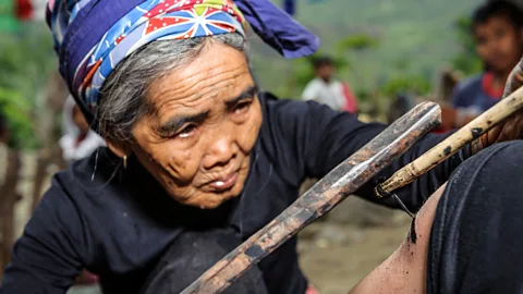 Indonesian tattooists revive tribal traditions of hand tapping | Daily Mail  Online