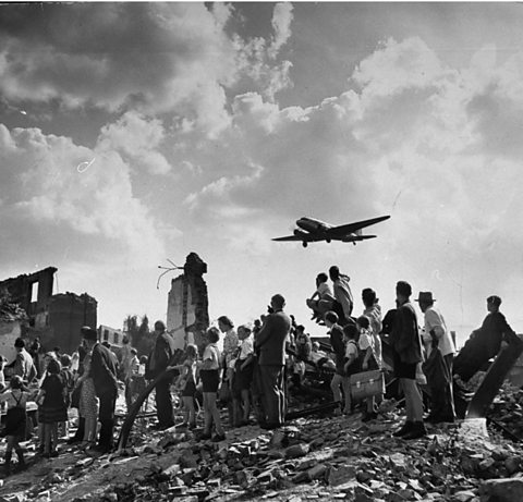 Photo showing cargo planes dropping relief supplies in the Berlin Airlift