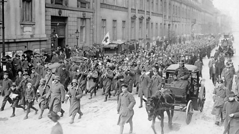 Photo of the Spartacist uprising (january uprising) in Berlin - demonstration of armed spartacists in the Jerusalemer Straße
