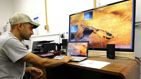 Chris Baraniuk ROV pilot Oded Ezra scans the undersea scene (Credit: Chris Baraniuk)