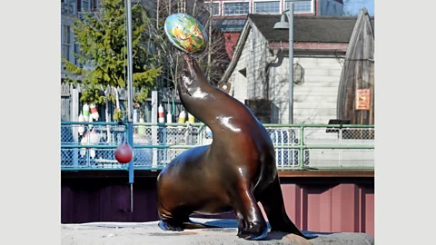 Holger Hollemann/AFP/Getty Images Sea lion ‘Pamela’ balances an Easter egg on her nose at a zoo in Hanover, central Germany, on 17 March 2016 (Credit: Holger Hollemann/AFP/Getty Images)