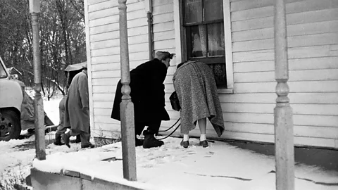 Getty Images The heinous crimes of Ed Gein attracted a "pilgrimage" of tourists who flocked to view the place where the murders were committed (Credit: Getty Images)