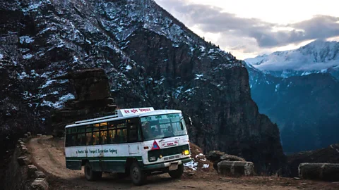 Himanshu Khagta Daring bus drivers ply the one-lane route (Credit: Himanshu Khagta)