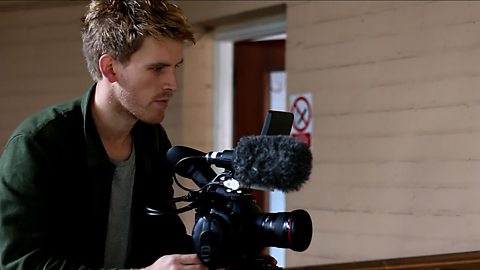 Camera operator using a handheld camera