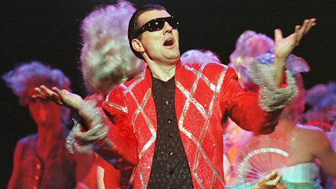 Axel Herrig als Falco in dem Musical 'Falco meets Amadeus'