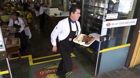 Roberto Baibich Waiters are dancelike in their movements at Churrascaria Barranco (Credit: Roberto Baibich)