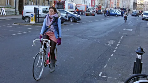 Tejvan Pettinger A bike's design allows for hands-free steering by leaning slightly left or right (Credit: Tejvan Pettinger)