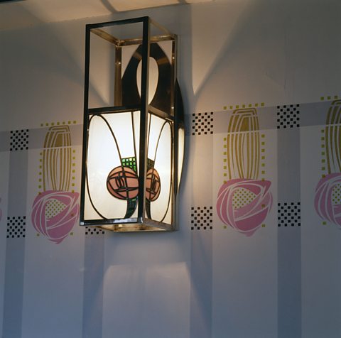 Wall Light in The Hill House, Charles Rennie Mackintosh, 1902-04, Arcaid Images / Alamy Stock Photo