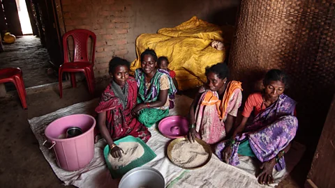 Neelima Vallangi Local women wear colourful saris and participate in Indian traditions (Credit: Neelima Vallangi)