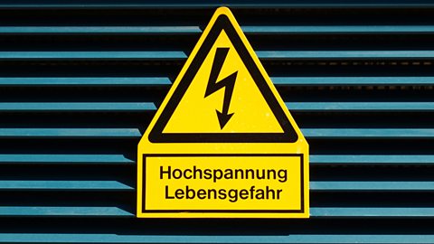 Signal of danger of death by electrocution following an electric shock - in German: Hochspannung Lebensgefahr