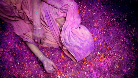 Pascal Mannaerts Thousands of Hindu women make their way to Vrindavan (Credit: Pascal Mannaerts)