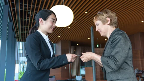 Pavliha/ Getty Images Business women exchanging cards in Kyoto, Japan (Credit: Pavliha/ Getty Images)